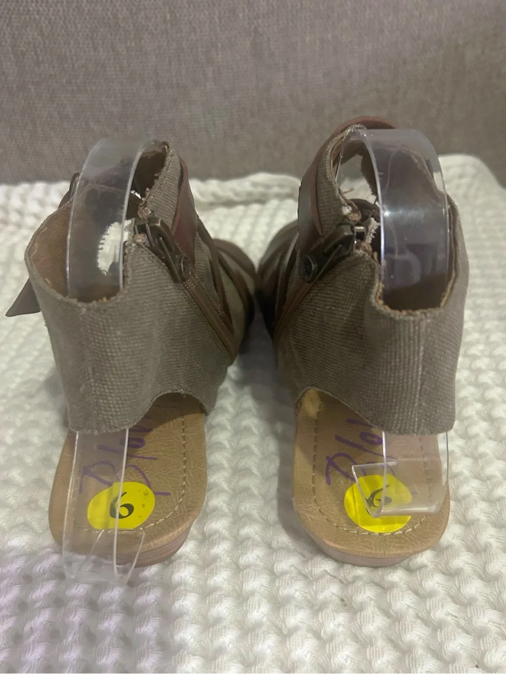 NWT! Blowfish Malibu Taupe Canvas & Brown Vegan Leather Buckle Sandals. Size 9 - Picture 4 of 7